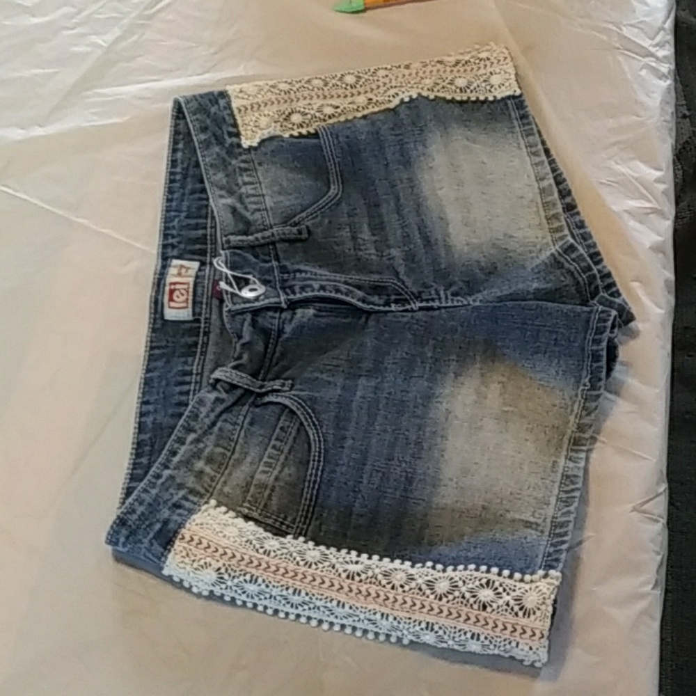 Shorts - Picture 3 of 3